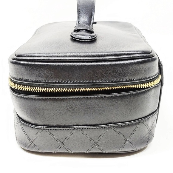 Chanel Vanity Bag Black Leather 
Can be used in different ways - Picture 3 of 9